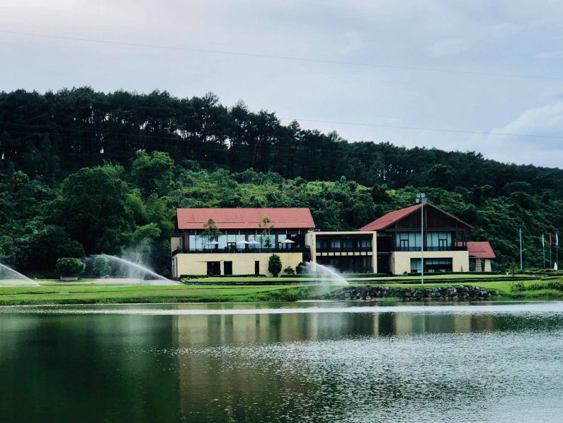 Trang-An-Golf-and-Country-Club-Clubhouse